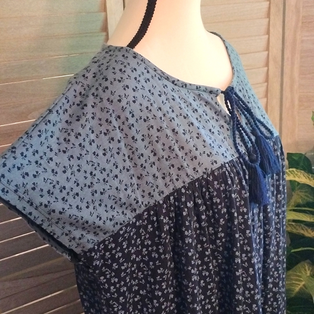 ⚜️ NWT Wonderly Floral Top